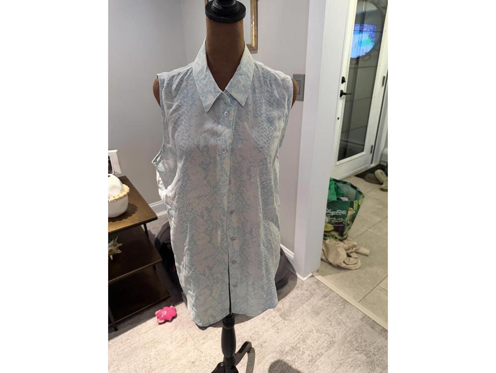 NWOT Equipment Femme Sleeveless Button-Up 100% Silk Blouse Large